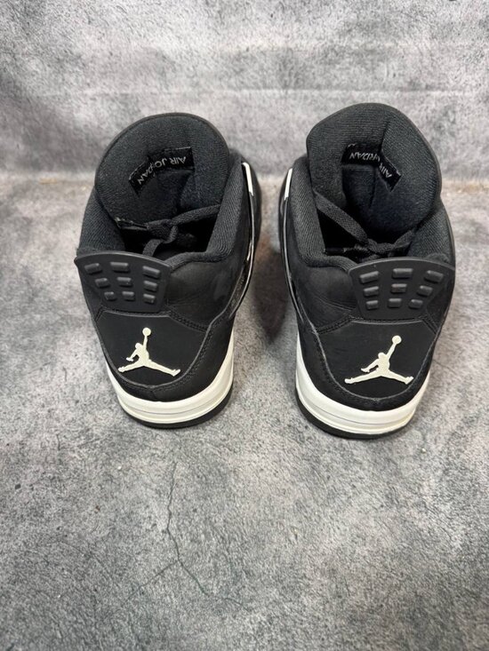 Size 11.5 | Jordan 4 White Thunder No Box | Pre-Owned main image 5